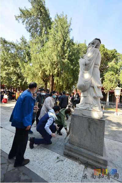 北京孔庙和国子监博物馆举行清明祭拜先师仪式003.jpg